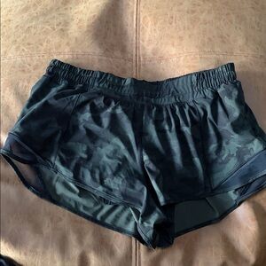 Lululemon hotty hot camo shorts 12